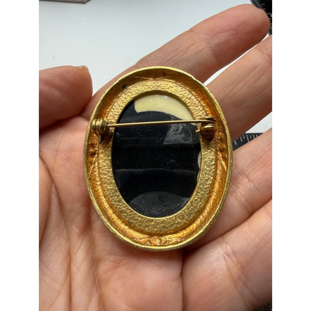 Vintage Art Deco Mother of Pearl Abalone Shell Cameo Brooch Gold Tone Rhinestone
